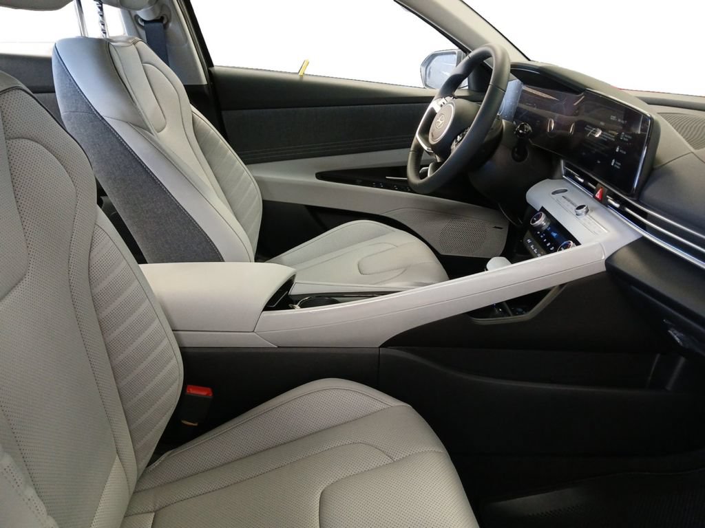 New 2026 Hyundai Elantra Limited FWD image 15