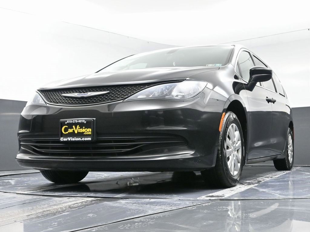 Used 2020 Chrysler Voyager L image 46