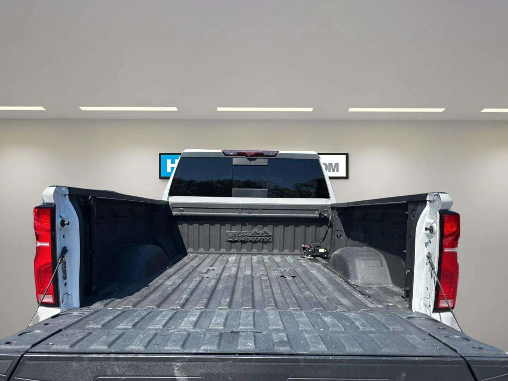 Used 2024 Chevrolet Silverado 2500 High Country w/ High Country Premium Package AWD/4WD image 9
