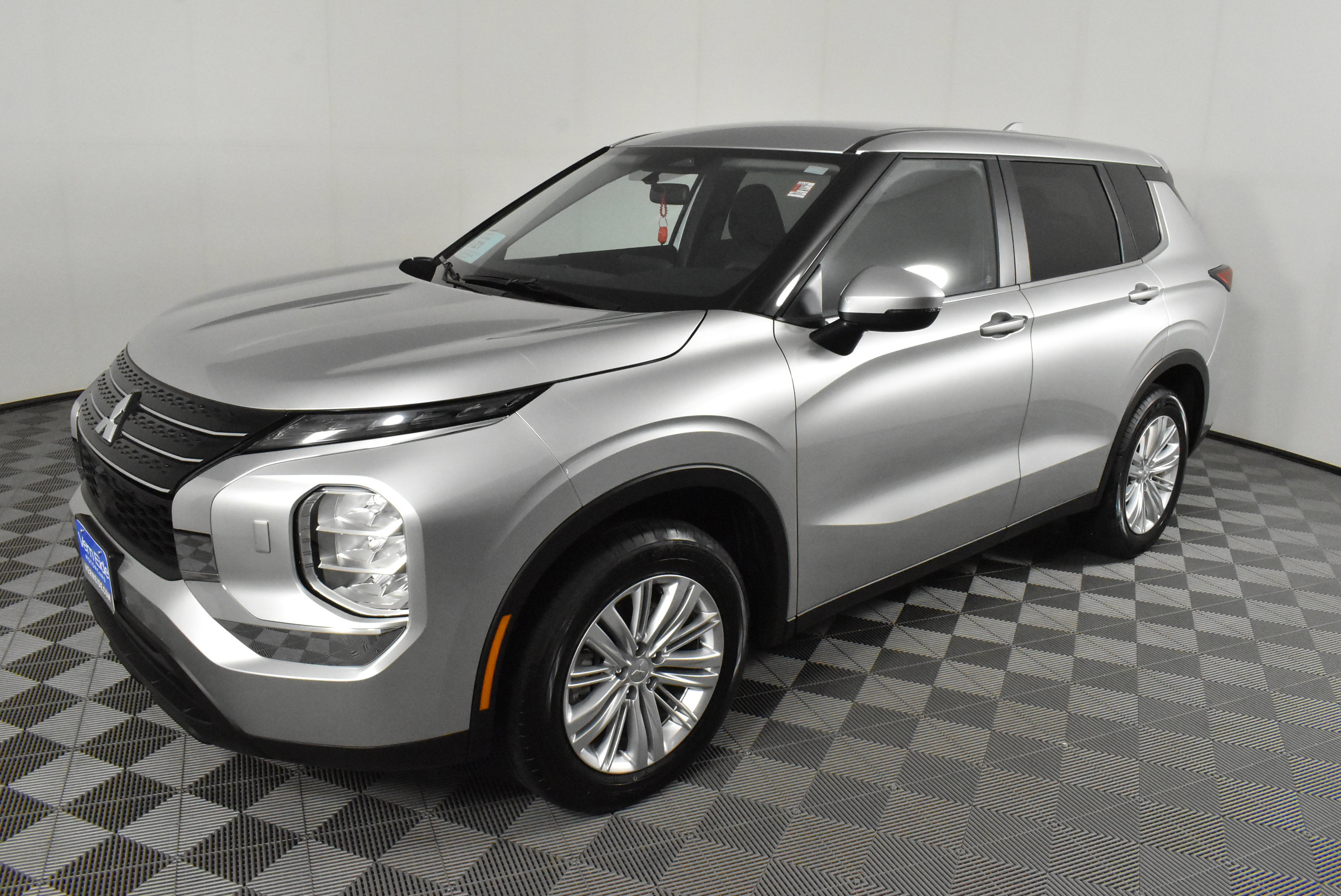 Used 2024 Mitsubishi Outlander ES image 10