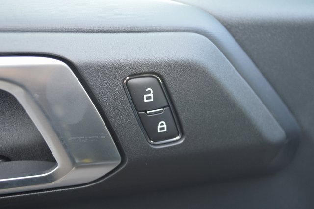 New 2025 Ford Bronco Badlands image 12