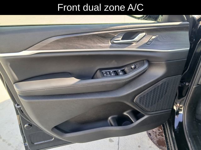 New 2025 Jeep Grand Cherokee Limited image 12