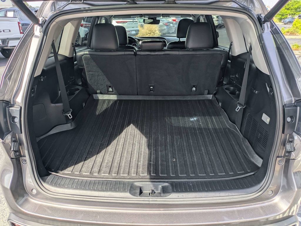 Used 2017 Toyota Highlander Limited AWD/4WD image 13
