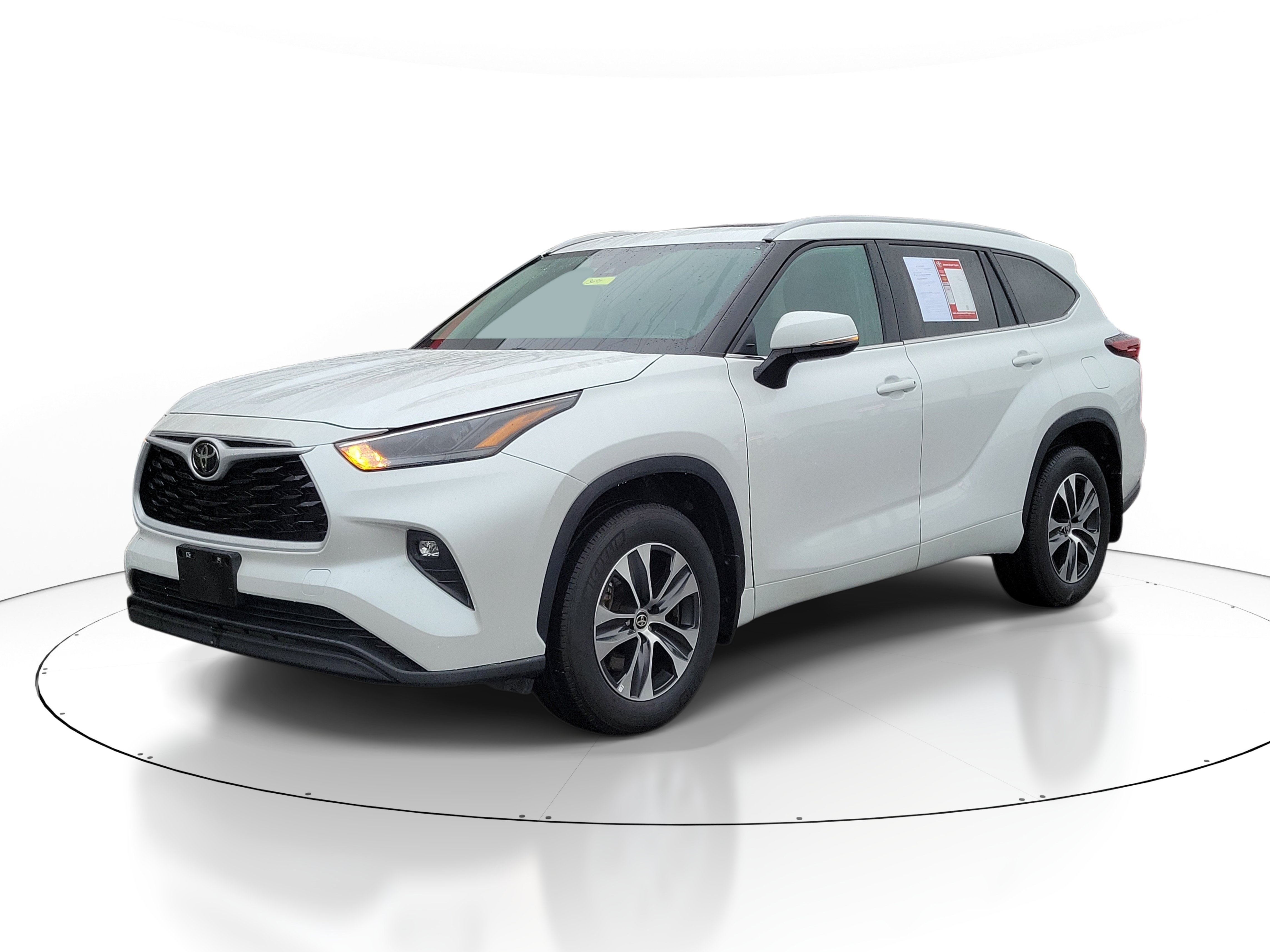 Used 2026 Toyota Highlander XLE AWD/4WD image 2