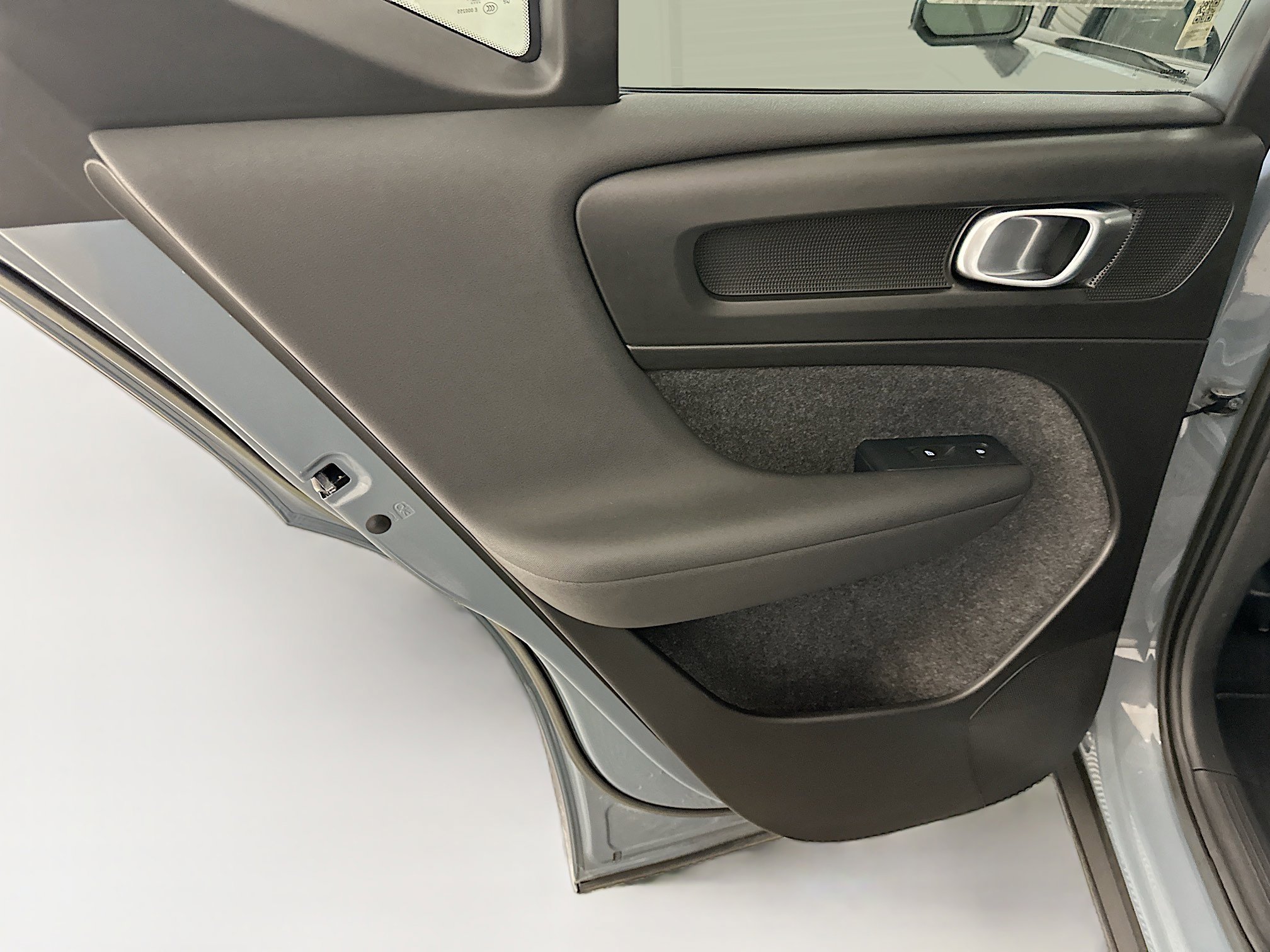 Used 2023 Volvo XC40 Recharge Plus image 28