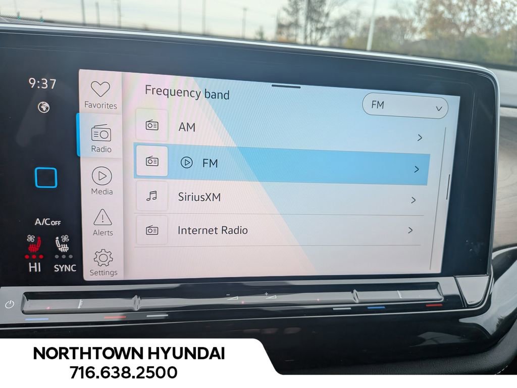 Used 2025 Volkswagen Atlas SE image 20