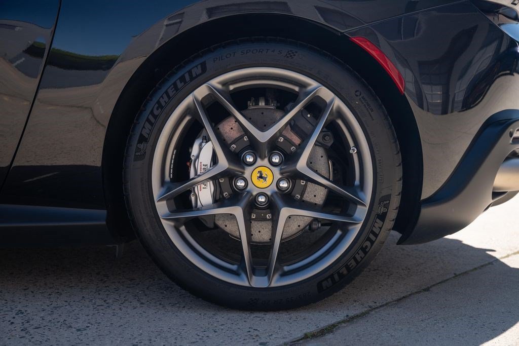 Used 2025 Ferrari Roma Spider RWD image 21