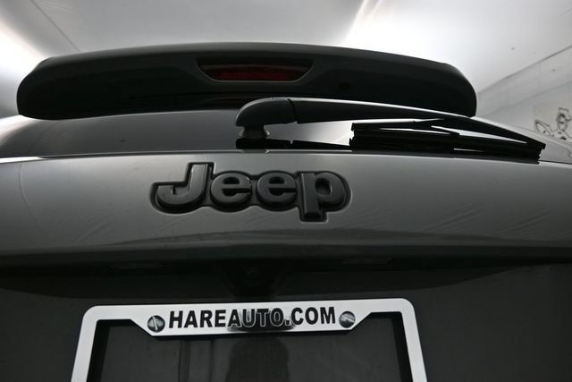 Used 2021 Jeep Grand Cherokee Laredo AWD/4WD image 24