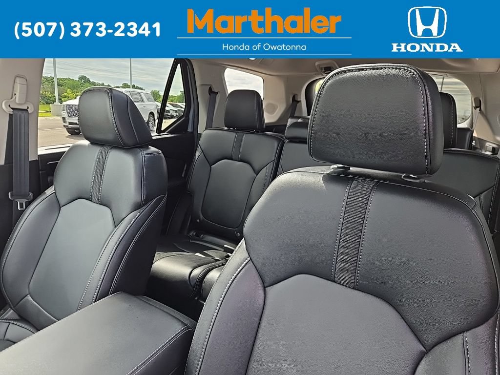 Used 2025 Honda Pilot Touring image 11