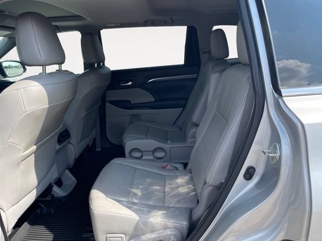 Used 2017 Toyota Highlander Limited w/ Carpet Mat Package AWD/4WD image 13