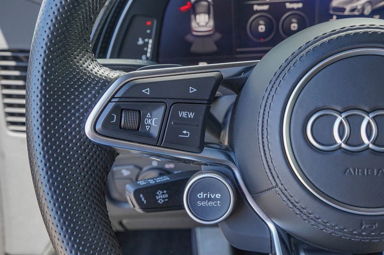 Used 2021 Audi R8 V10 w/ Premium Package image 27