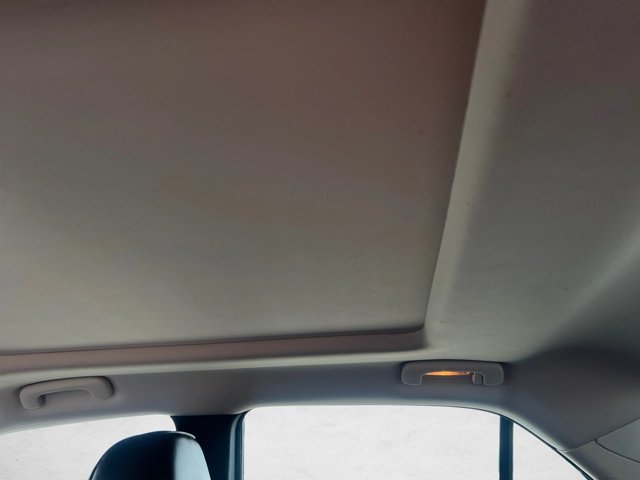 Used 2016 Chrysler 300 C RWD image 21