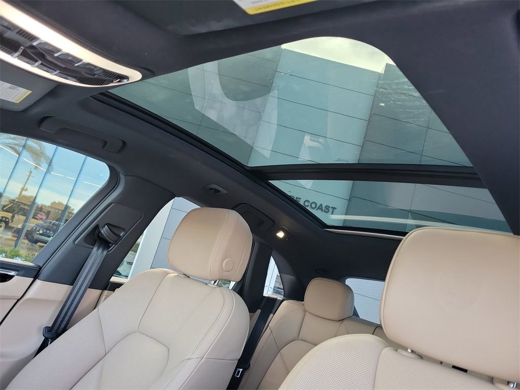 Used 2024 Porsche Macan image 28