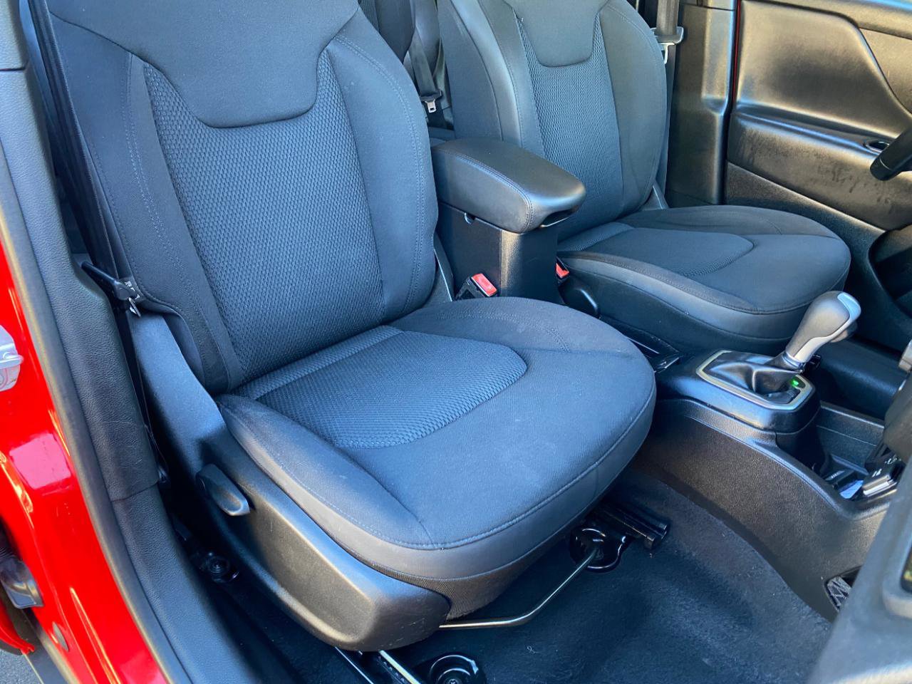 Used 2018 Jeep Renegade Altitude w/ Popular Equipment Group image 47