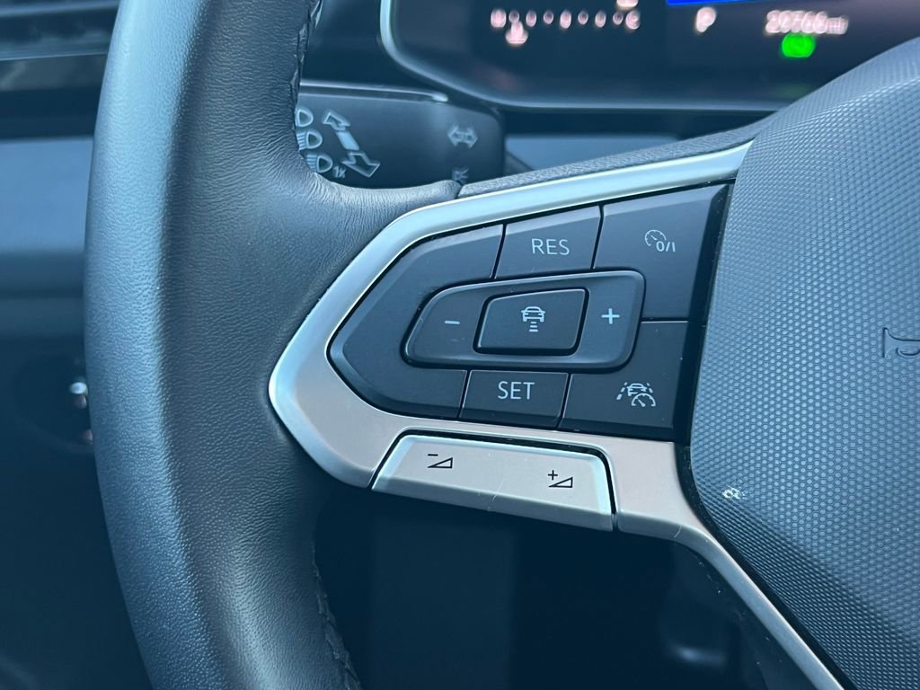 Used 2025 Volkswagen Jetta SE FWD image 19