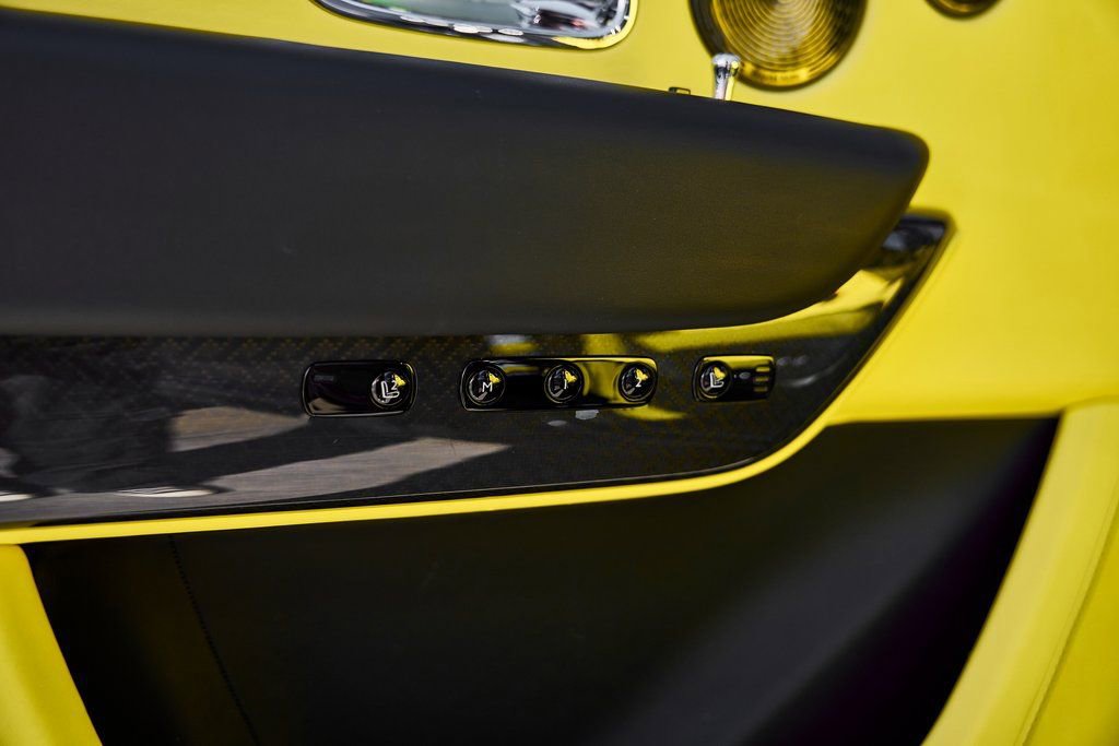 Used 2022 Rolls-Royce Cullinan Black Badge w/ Dark Exterior Package image 43