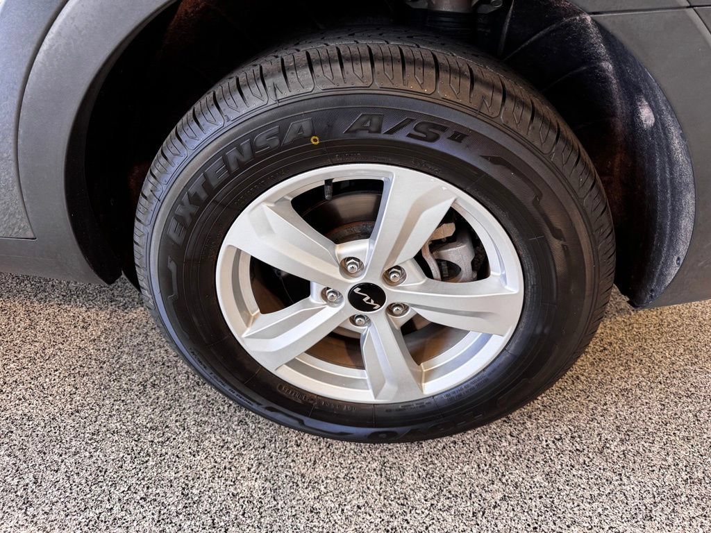 Used 2023 Kia Sorento LX AWD/4WD image 11