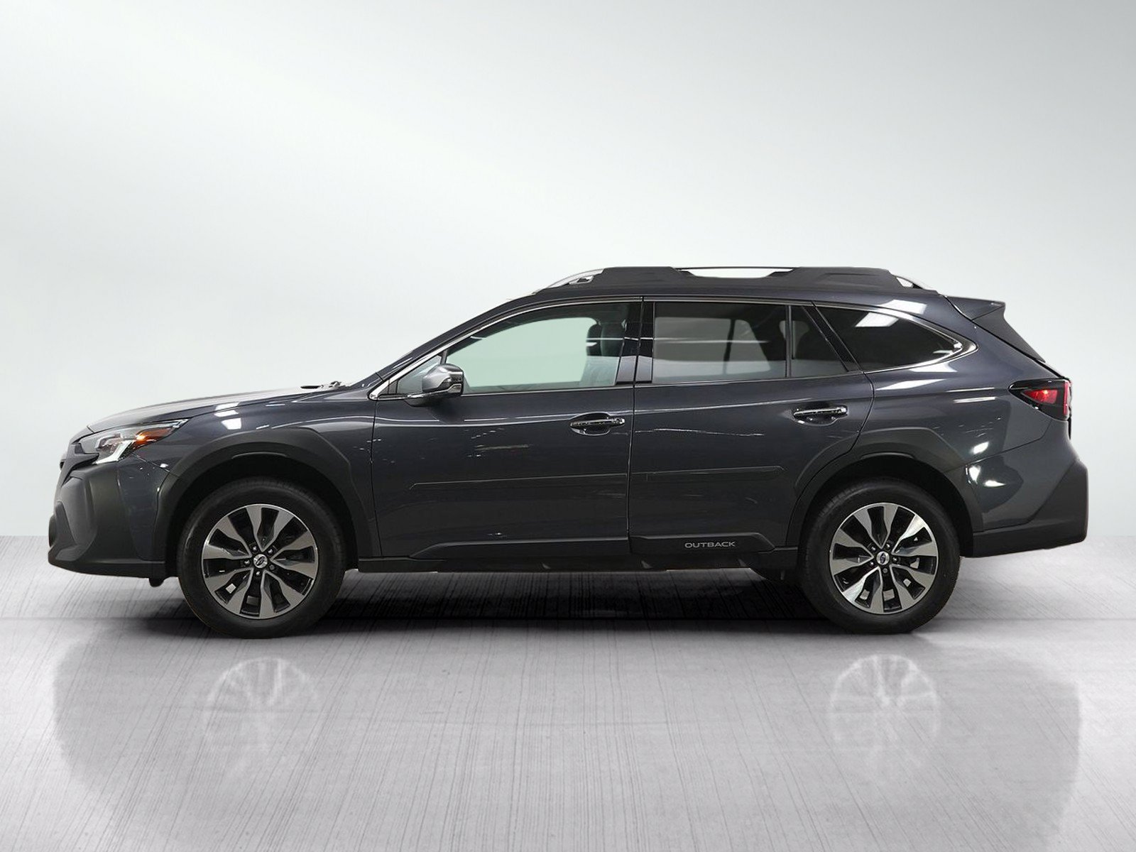 Used 2023 Subaru Outback Touring AWD/4WD image 2