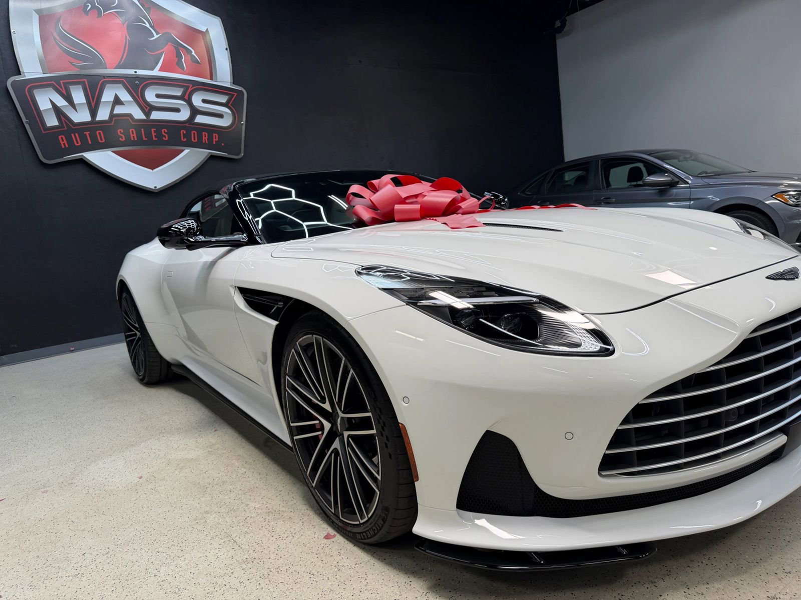 Used 2024 Aston Martin DB12 Convertible RWD image 6