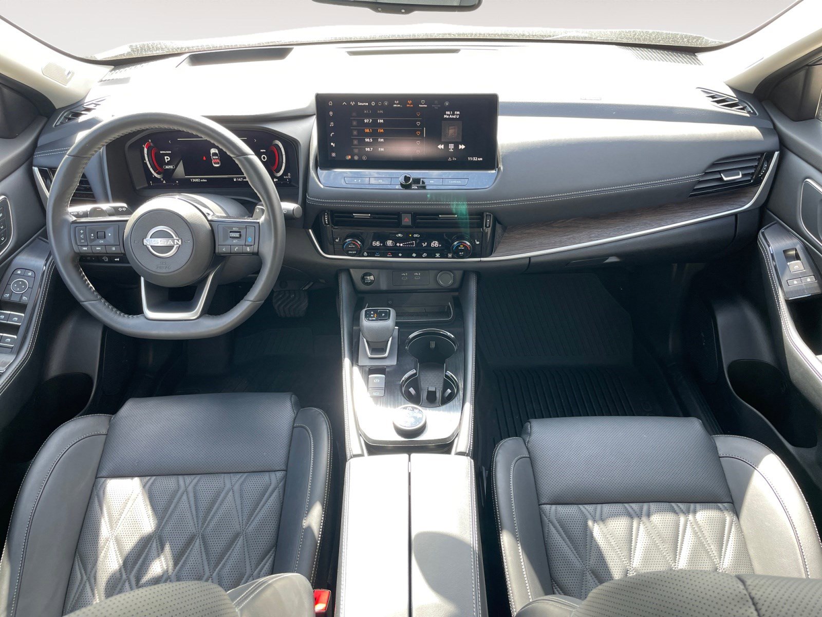 Used 2024 Nissan Rogue Platinum w/ Platinum Premium Package image 10