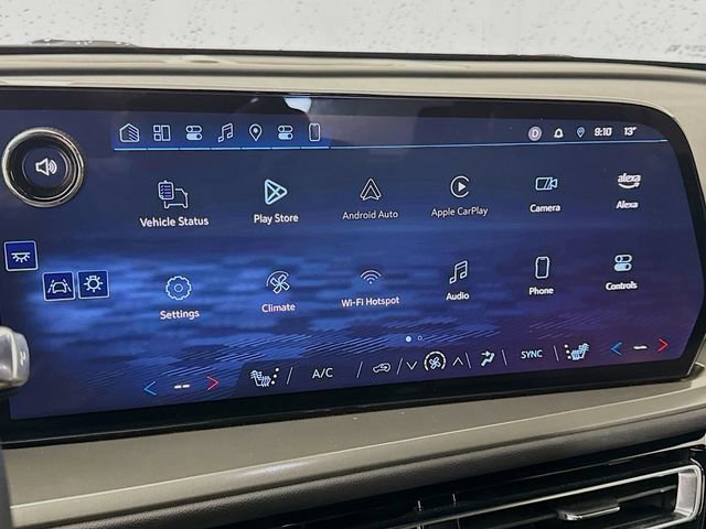 Used 2024 Chevrolet Traverse LT image 17