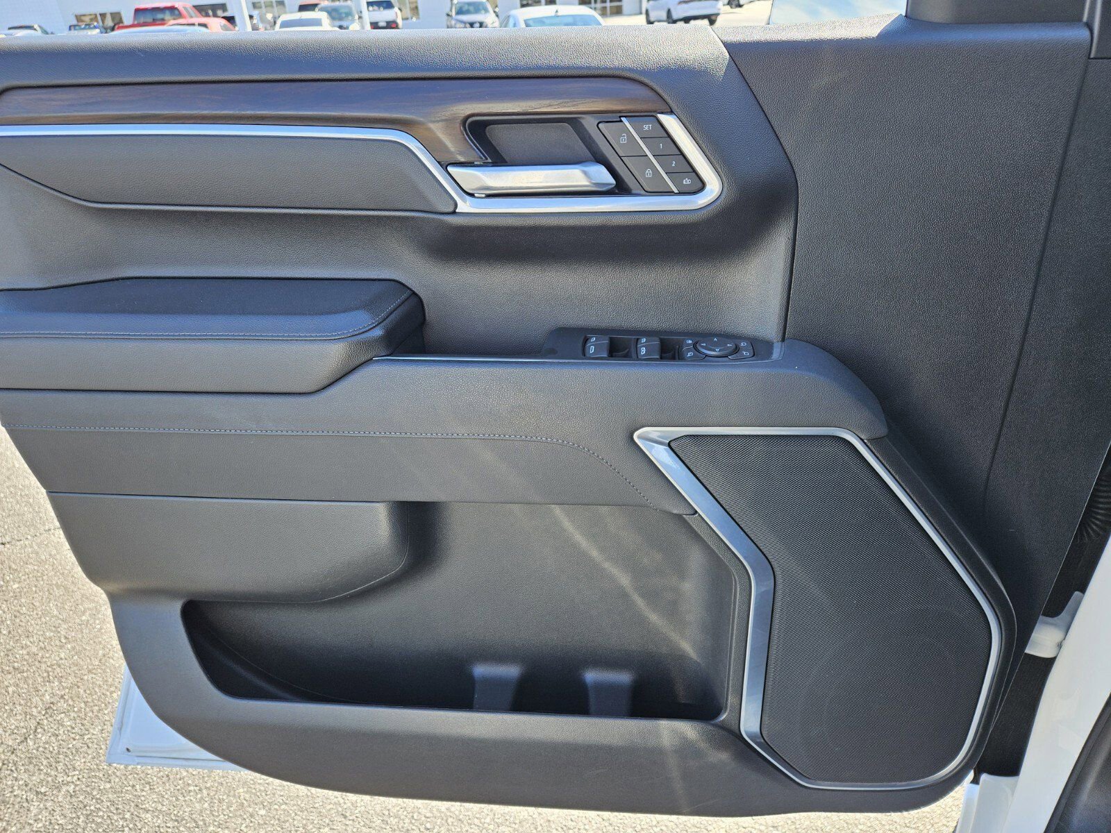 Used 2025 GMC Sierra 1500 SLT image 30