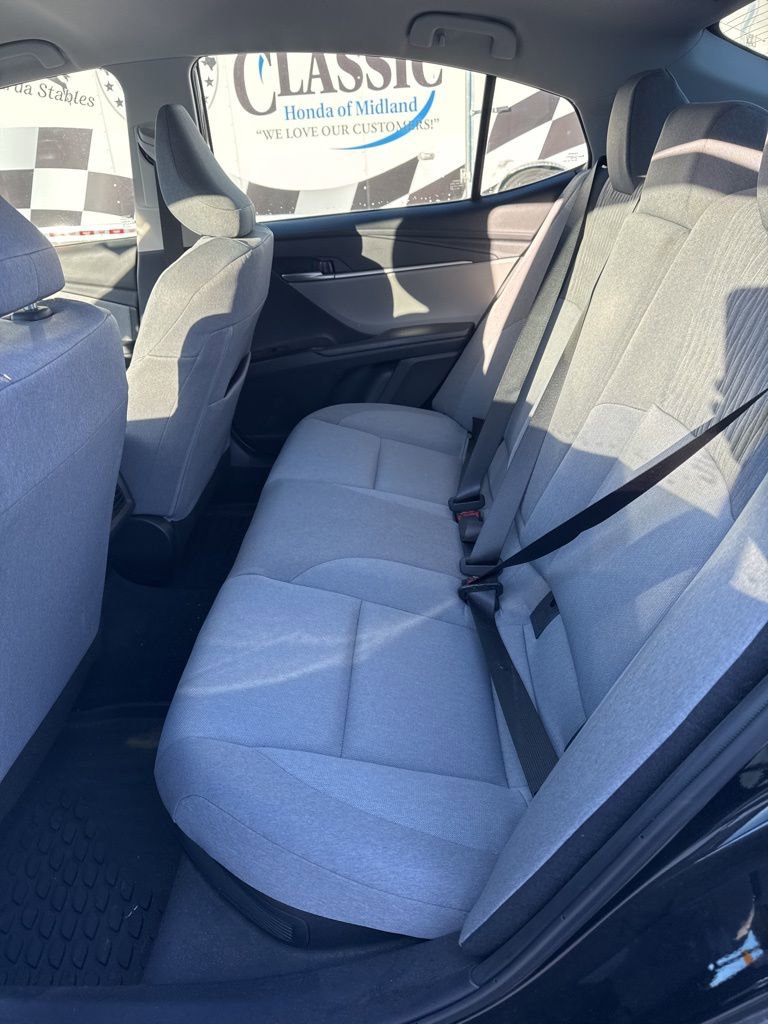 Used 2025 Toyota Camry LE image 11