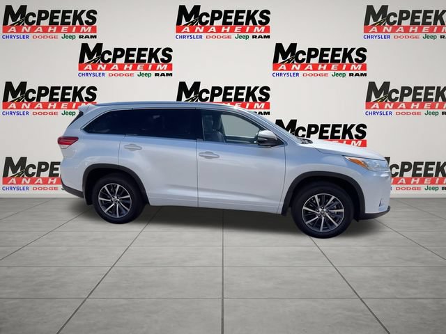 Used 2017 Toyota Highlander XLE AWD/4WD image 9