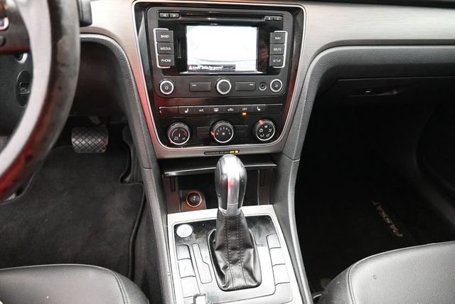 Used 2015 Volkswagen Passat 1.8T Sport FWD image 16