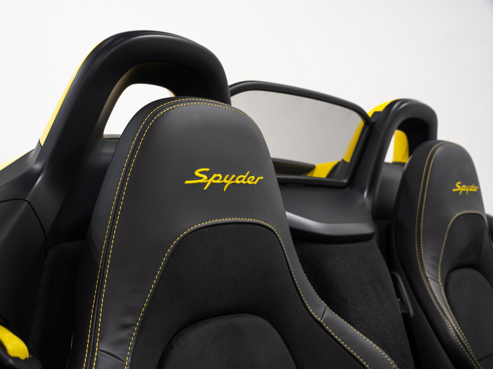 Used 2022 Porsche 718 Boxster Spyder RWD image 69