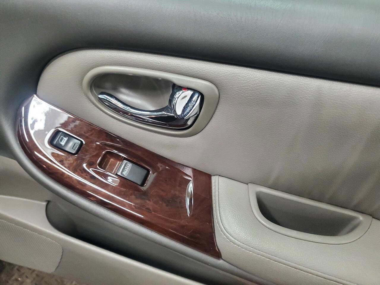 Used 2001 INFINITI I30 image 16