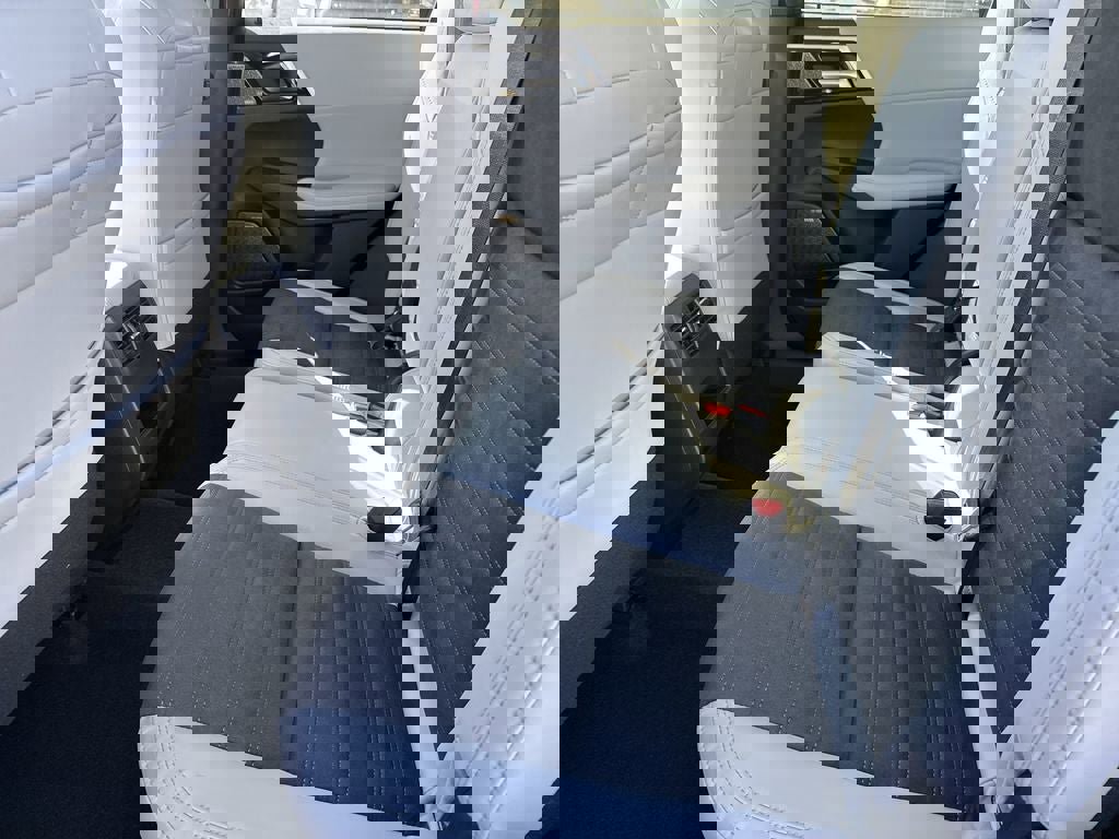 New 2025 Mitsubishi Outlander SE image 29