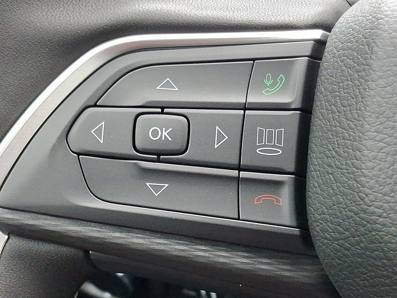 New 2025 Jeep Grand Cherokee Altitude image 15