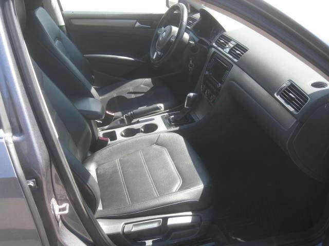 Used 2015 Volkswagen Passat 1.8T SE image 16
