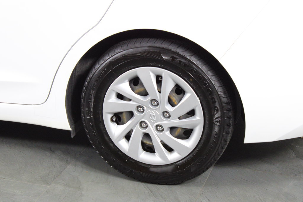 Used 2019 Hyundai Elantra SE w/ Cargo Package FWD image 15