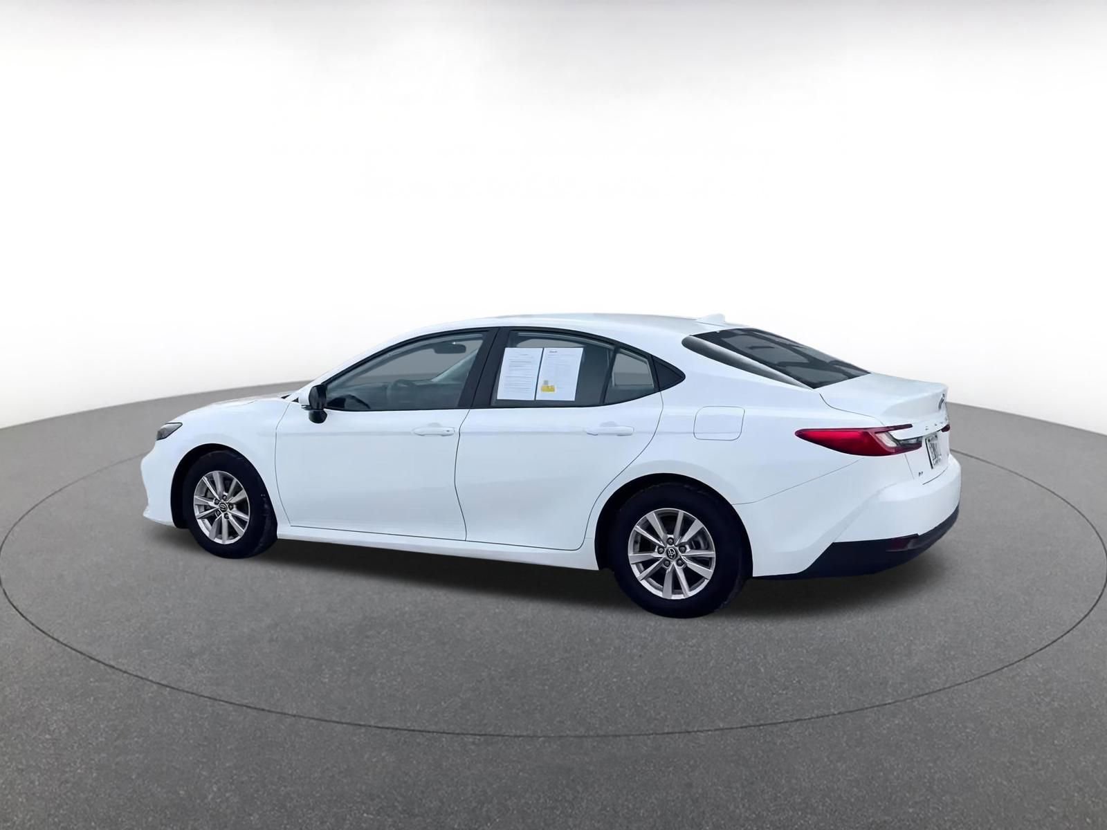 Used 2025 Toyota Camry LE image 10