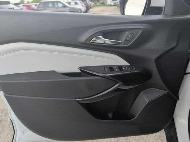 Used 2025 Chevrolet Trax LT w/ LT Convenience Package FWD image 11