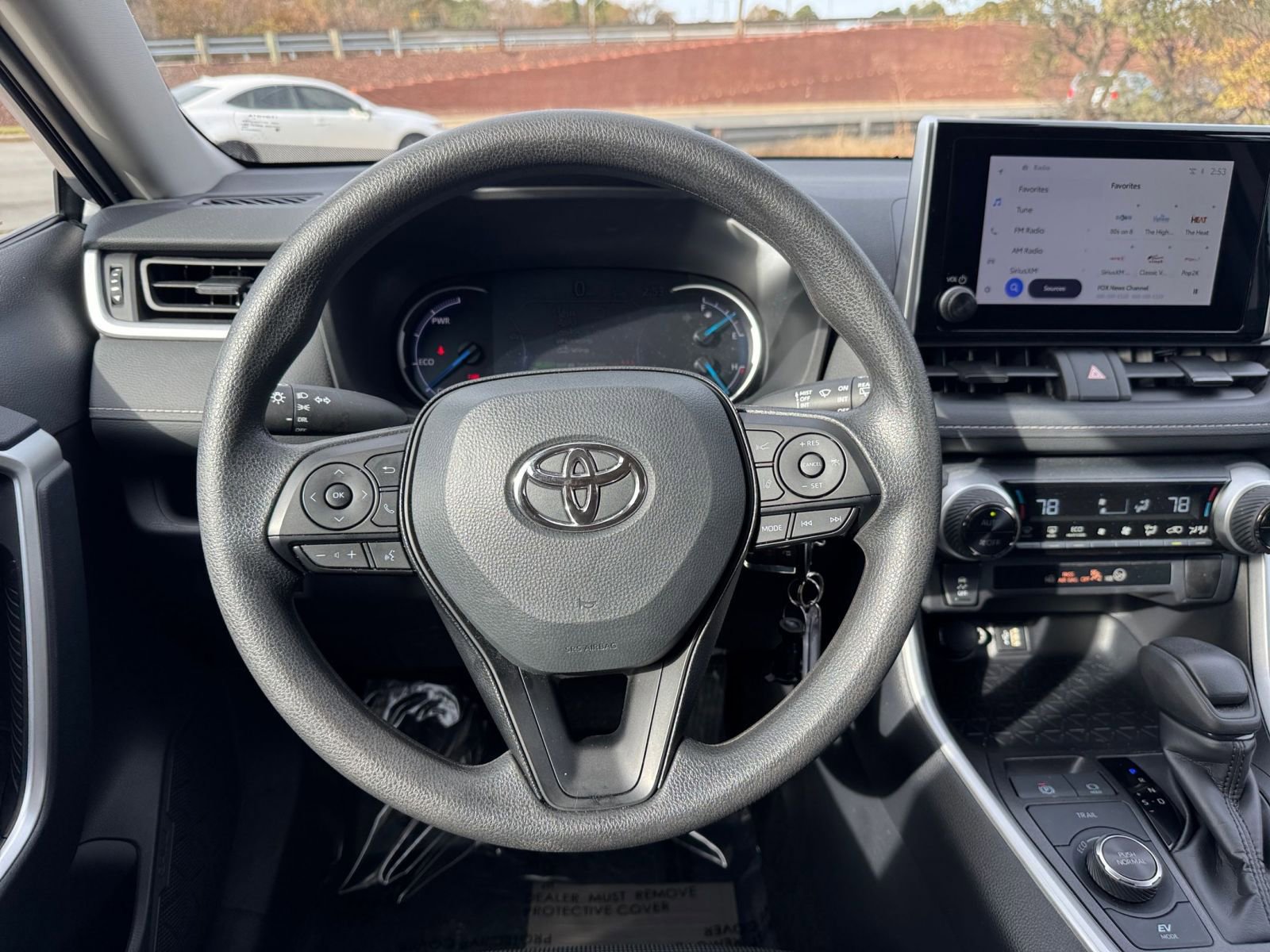 Used 2025 Toyota RAV4 LE image 29