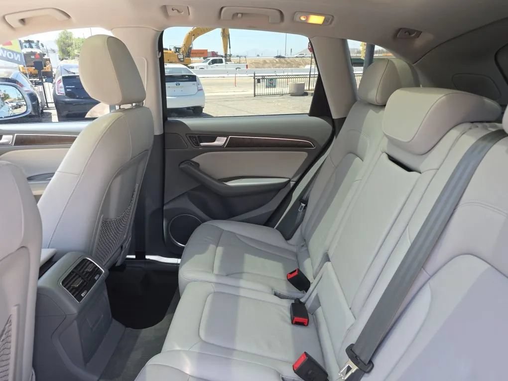 Used 2016 Audi Q5 2.0T Premium Plus w/ Technology Package AWD/4WD image 25