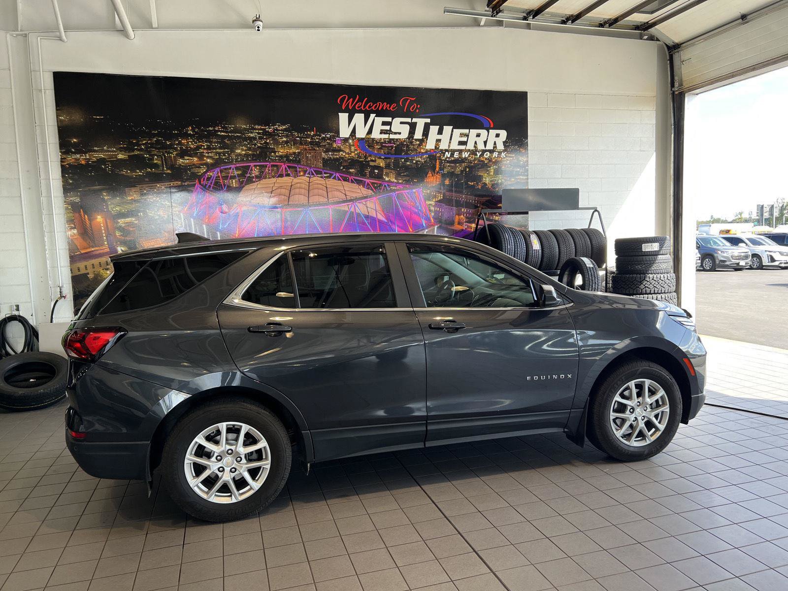 Used 2023 Chevrolet Equinox LT AWD/4WD image 8