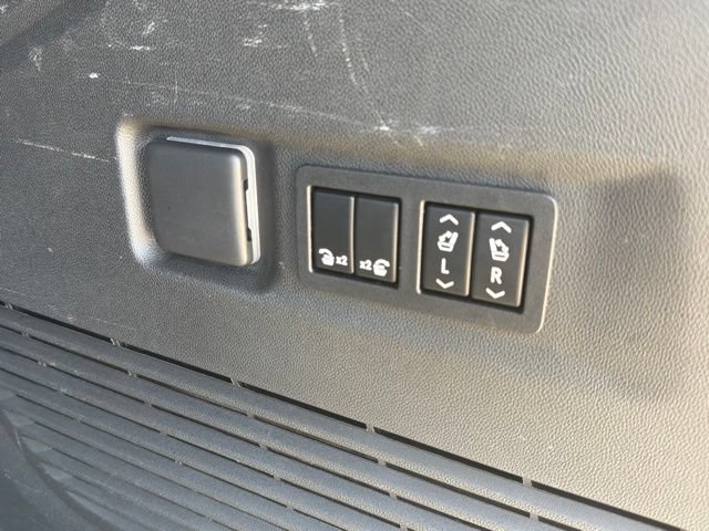 Used 2022 Chevrolet Suburban High Country AWD/4WD image 29