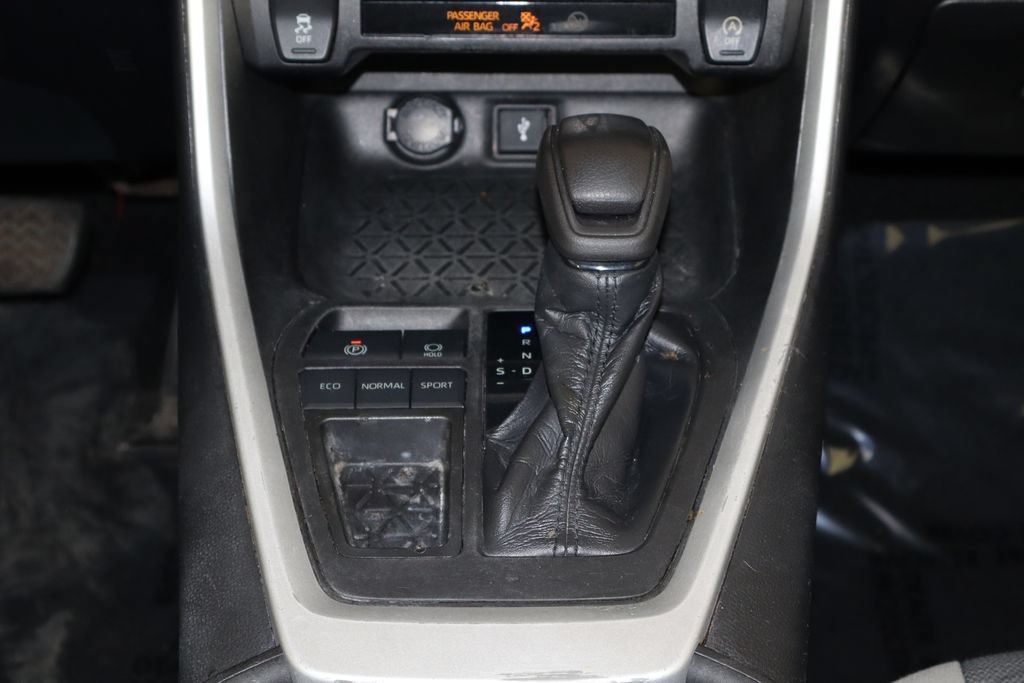 Used 2021 Toyota RAV4 XLE w/ Convenience Package FWD image 29