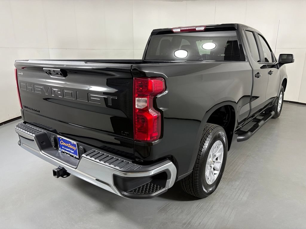 Used 2025 Chevrolet Silverado 1500 LT w/ LPO, Dark Essentials Package RWD image 8