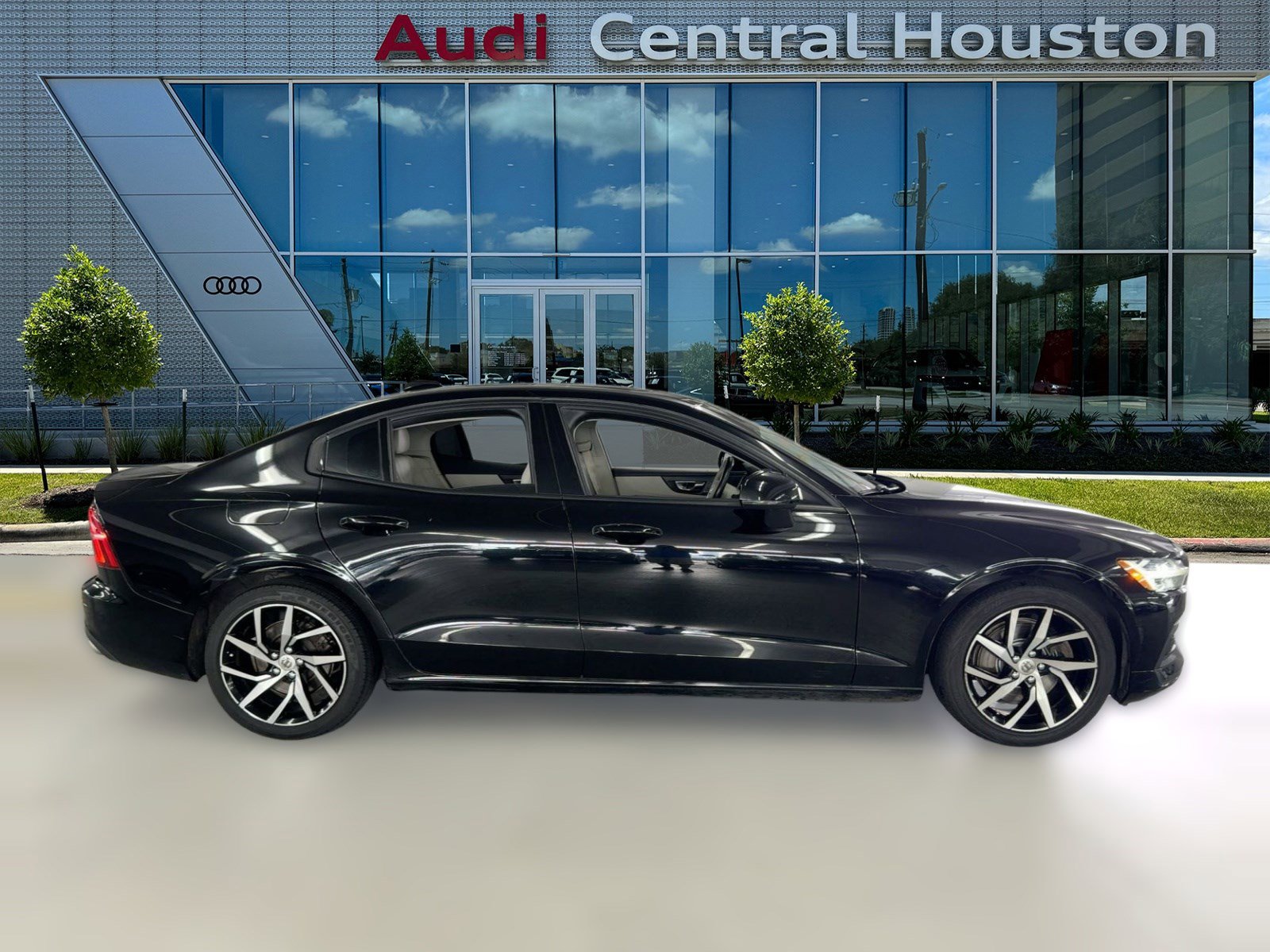 Used 2019 Volvo S60 T5 Momentum image 8