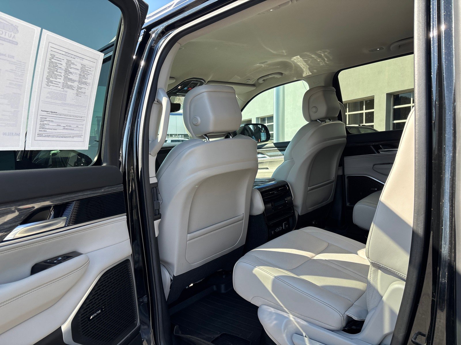 Used 2022 Jeep Wagoneer Series III w/ Flexible Seating Group image 34