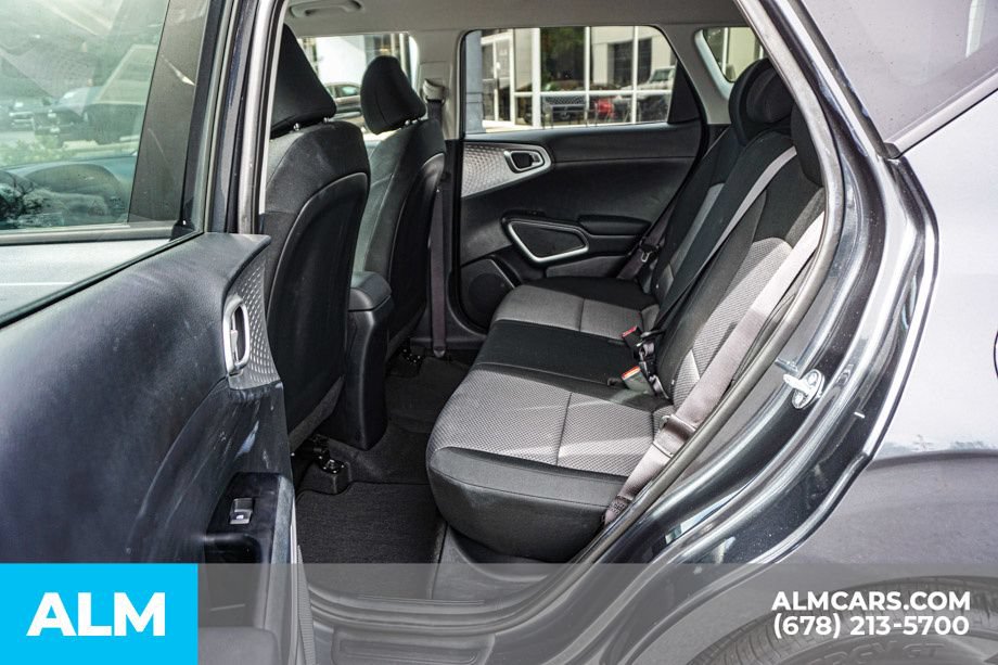 Used 2025 Kia Soul LX w/ LX Technology Package FWD image 21