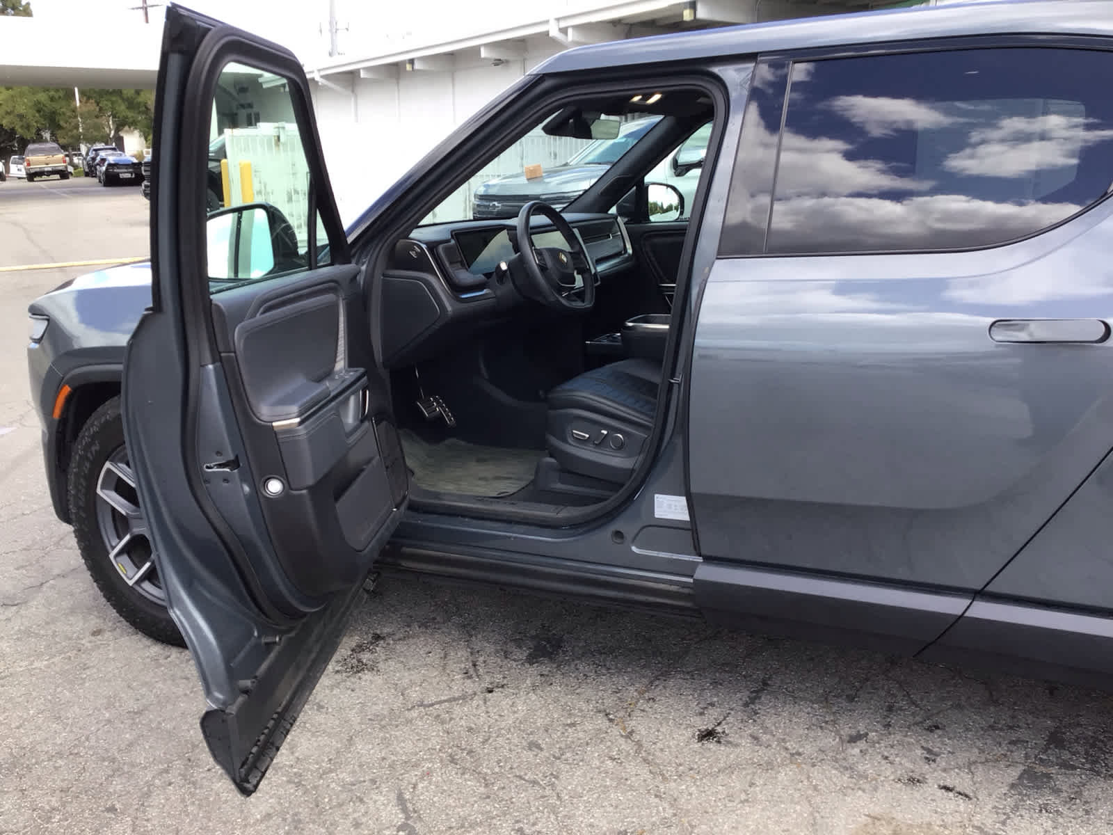 Used 2023 Rivian R1T Adventure AWD/4WD image 5