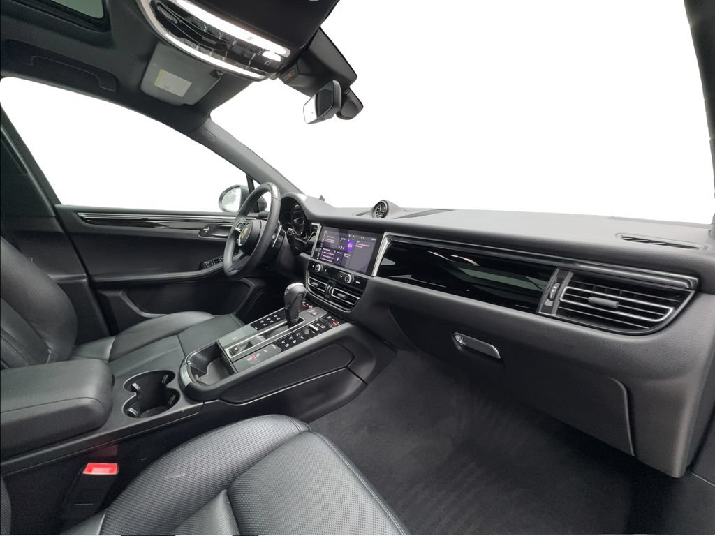 Used 2024 Porsche Macan AWD/4WD image 33