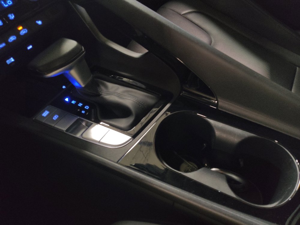 Used 2025 Hyundai Elantra Limited image 26