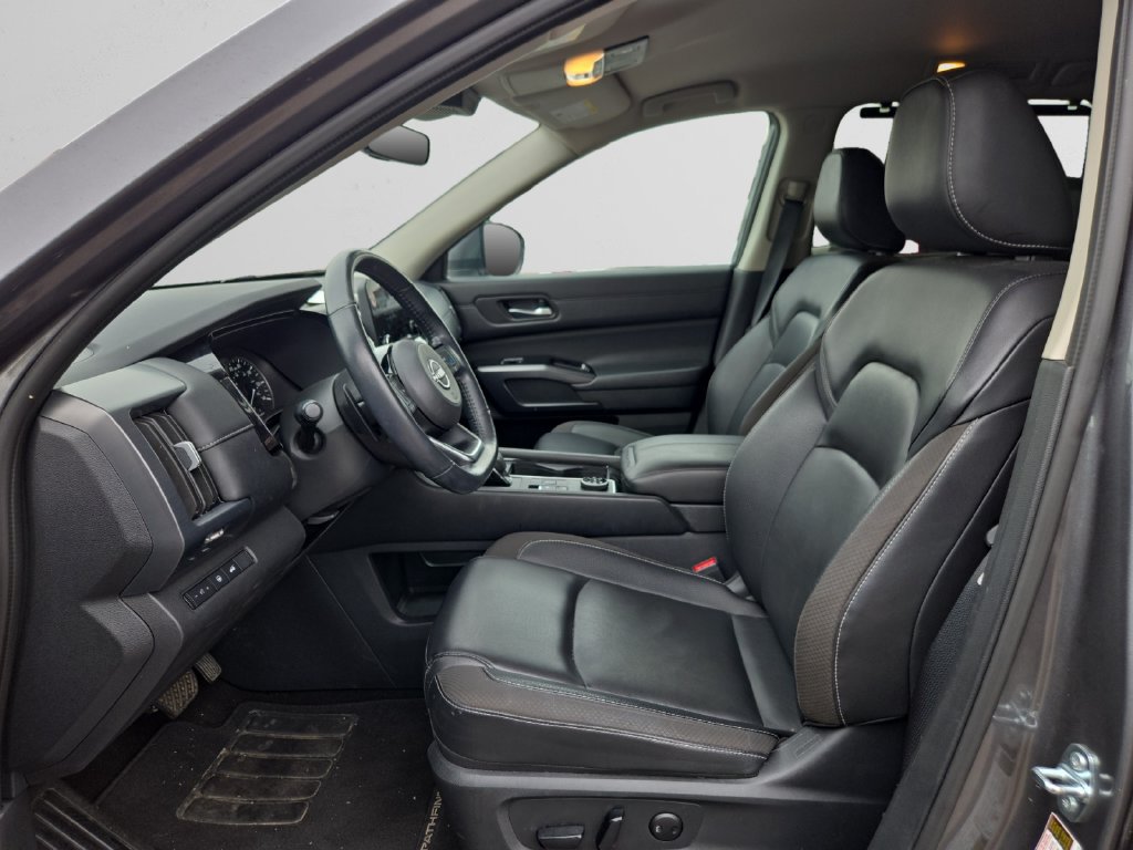 Used 2025 Nissan Pathfinder SL AWD/4WD image 9
